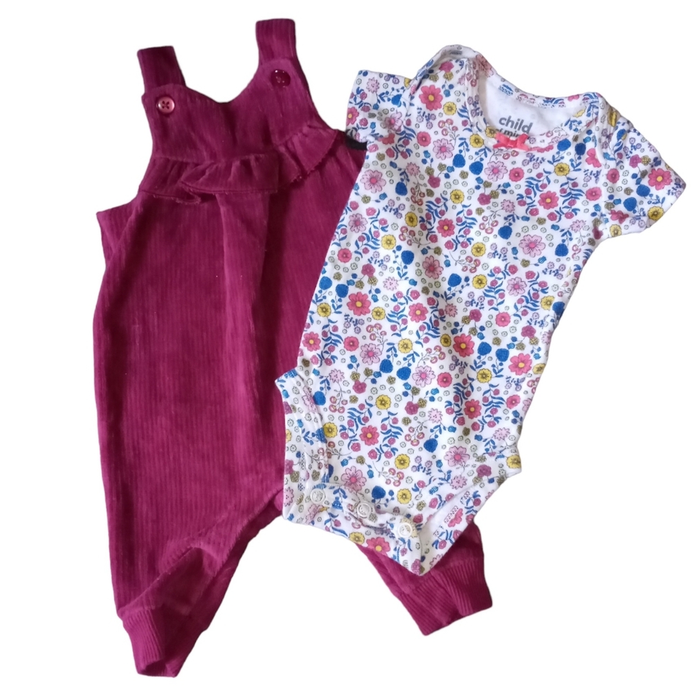 😍SALE!😍 Magenta overall and floral onesie Size NB